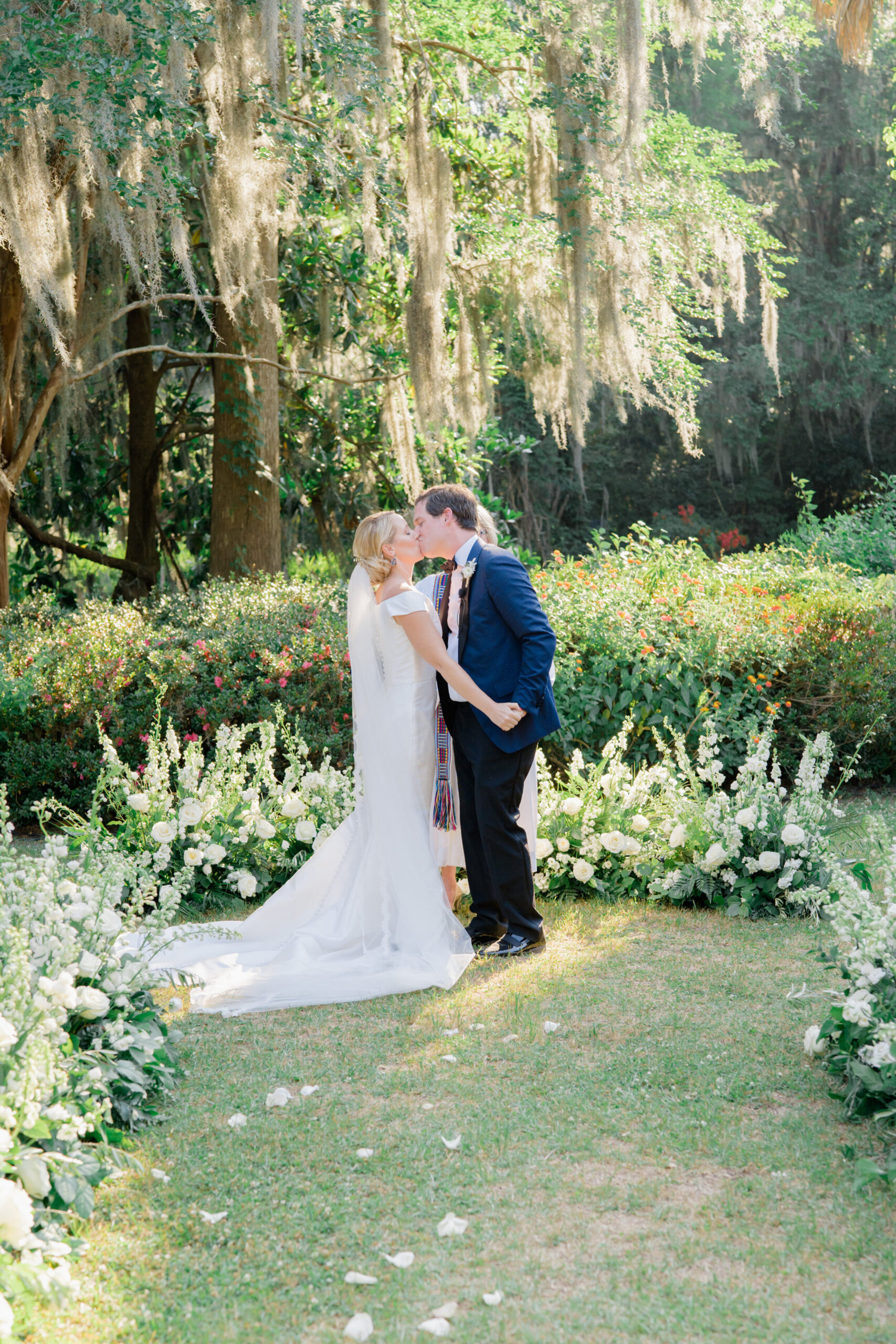Magnolia_Gardens_Spring_Wedding_Charleston_Outdoor_Wedding_Photographer-518.jpg