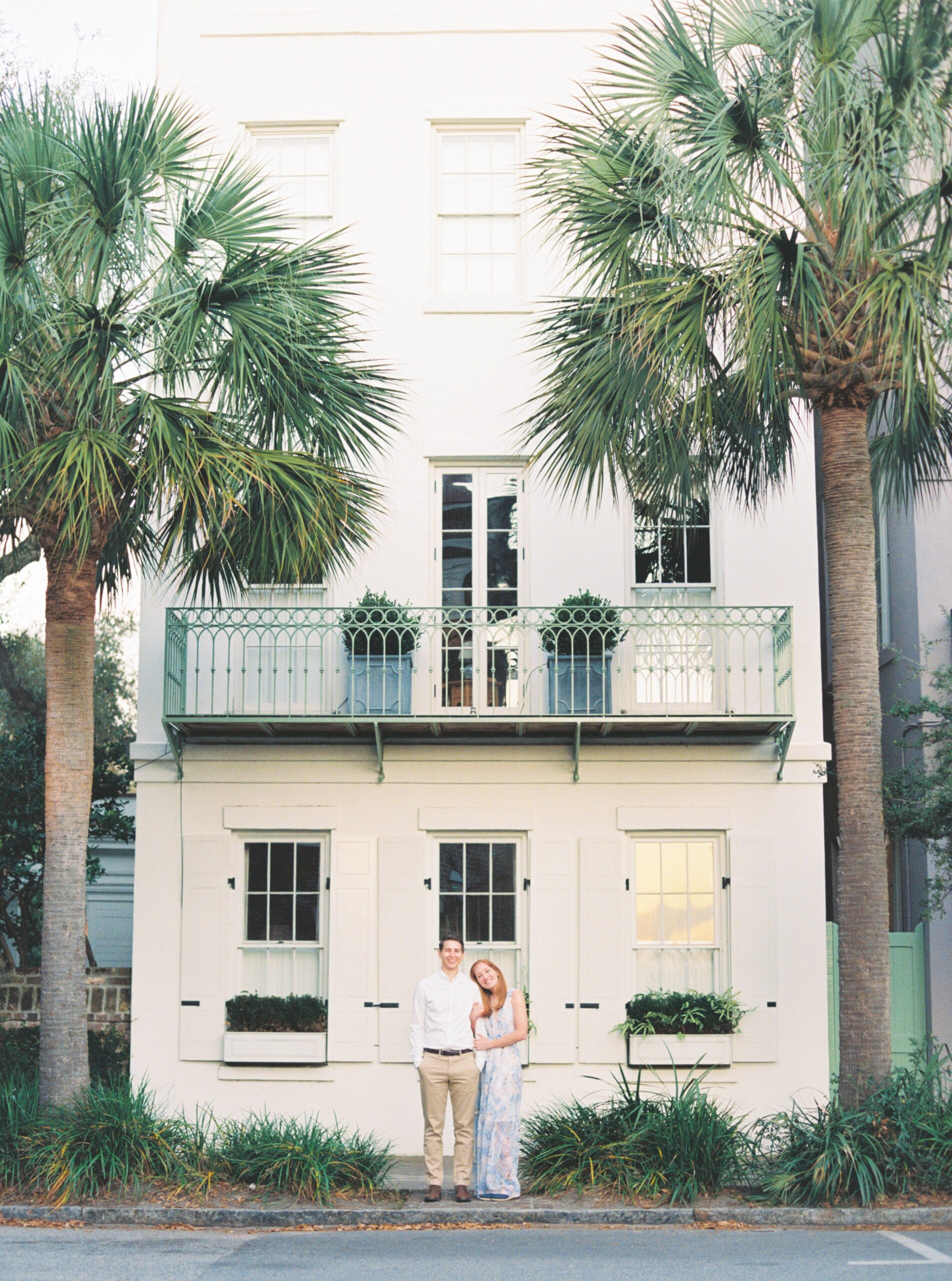 white house and palm trees in charleston