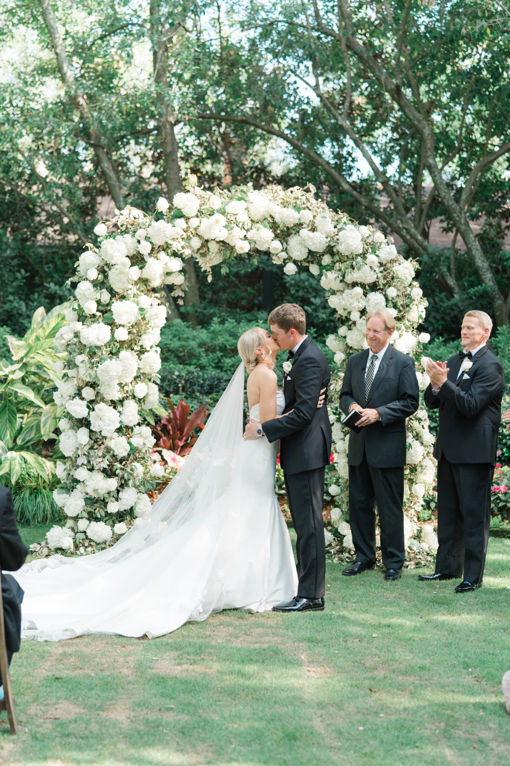 Governor Thomas Bennett House first kiss. Spring wedding in Charleston. Tall floral arch at ceremony.