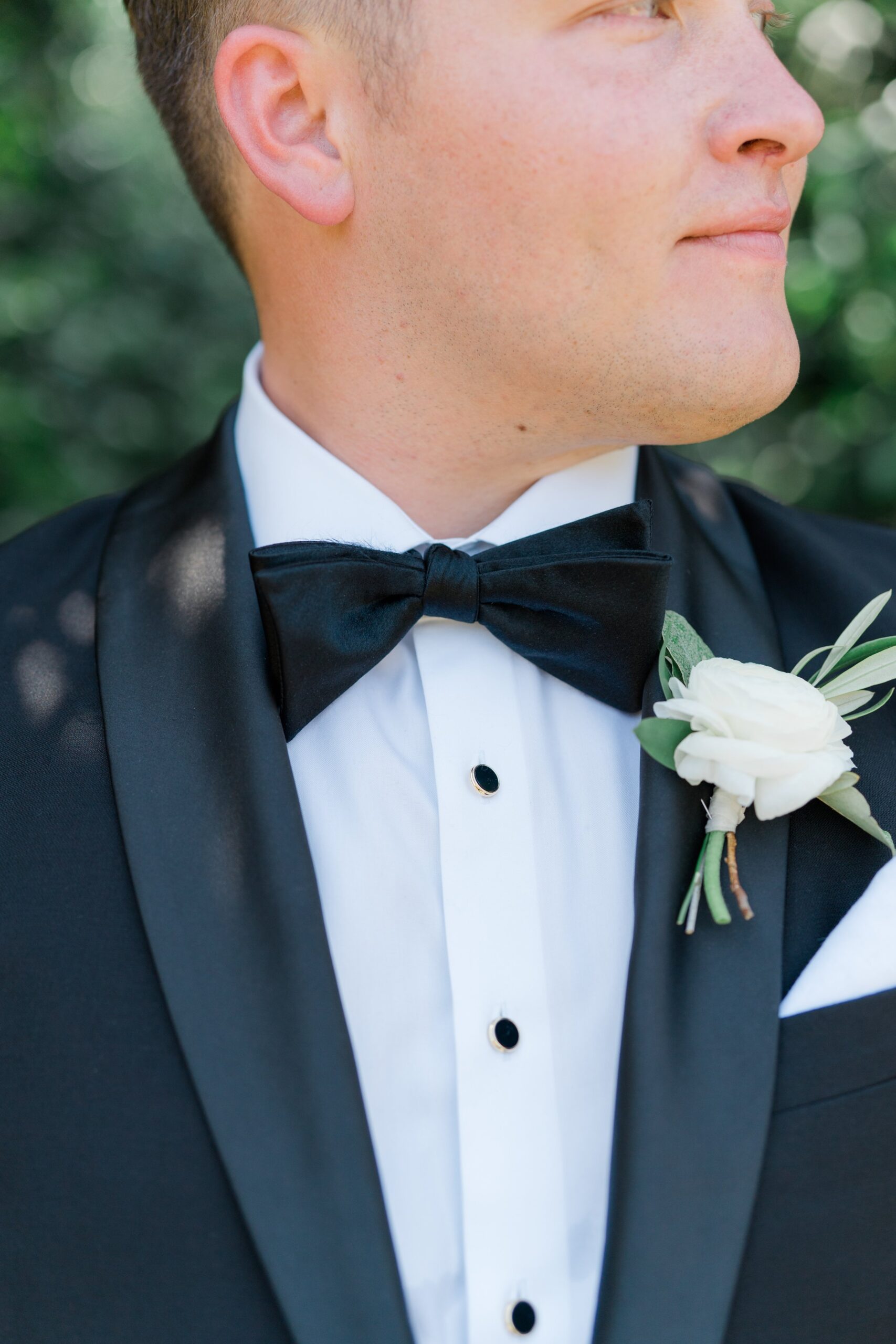 groom detail with boutonniere