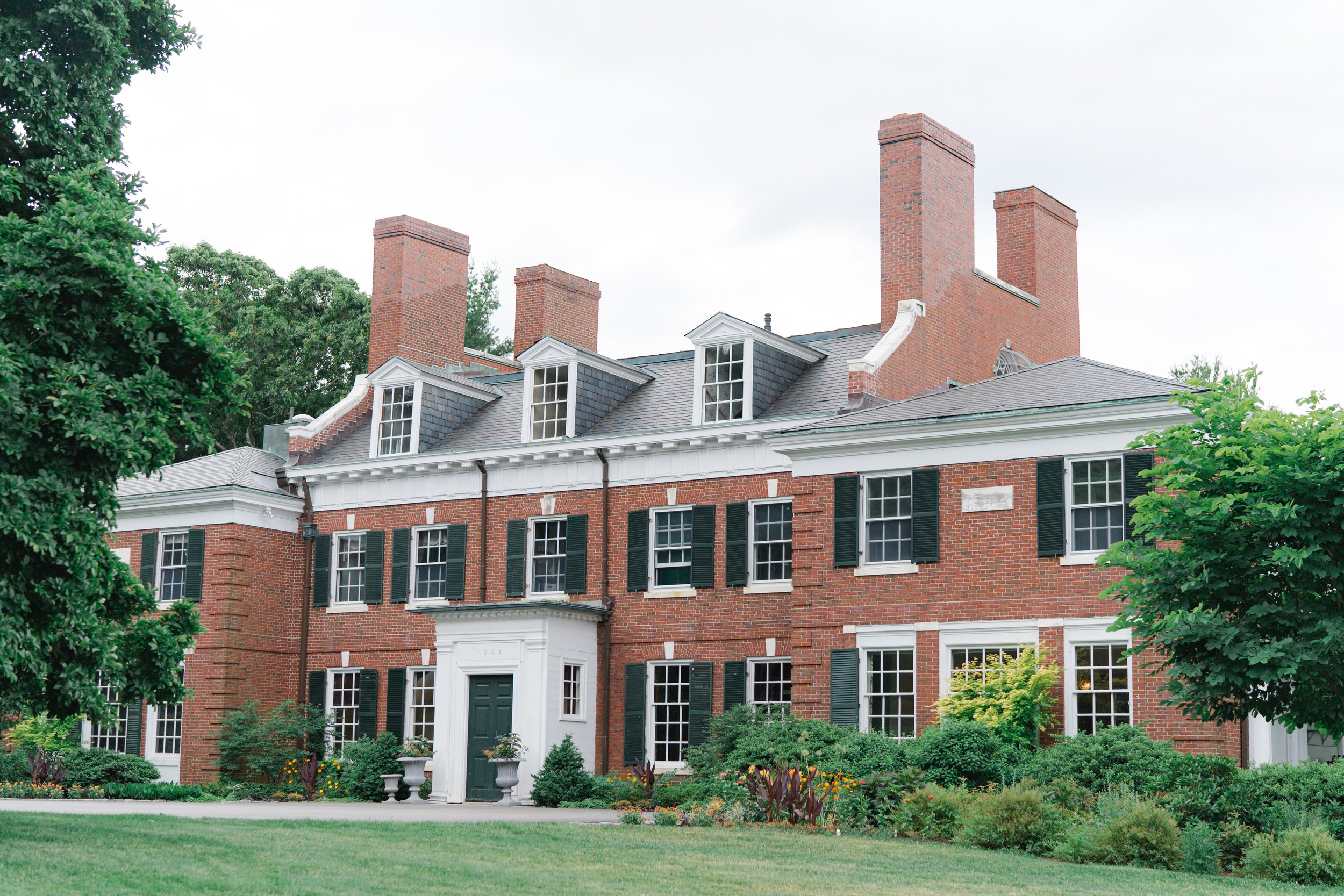 The Bradley Estate. An elegant wedding venue nestled in the hills of suburban boston. Summer wedding in Boston