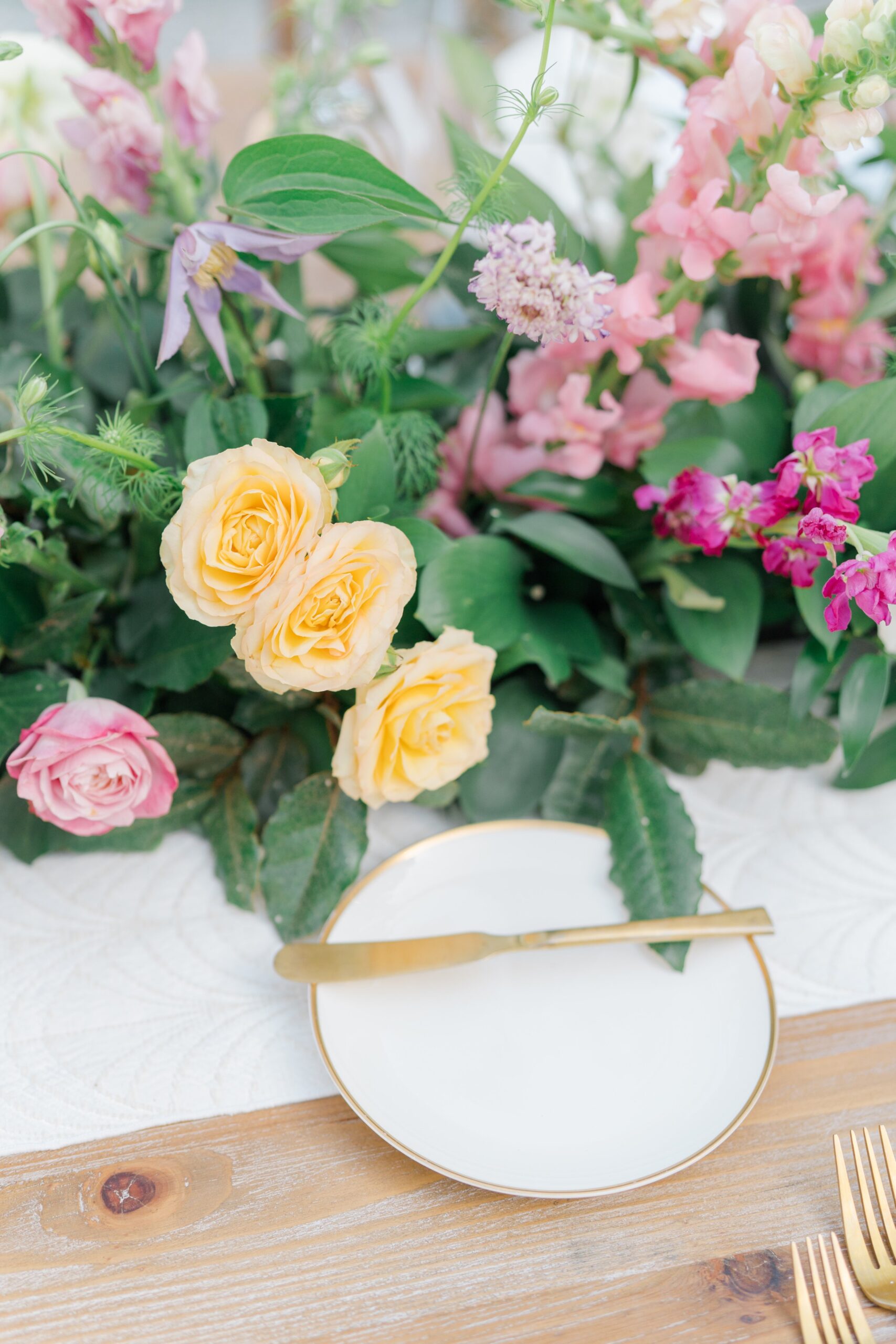 spring themed tabletop wedding flowers. charleston spring wedding.