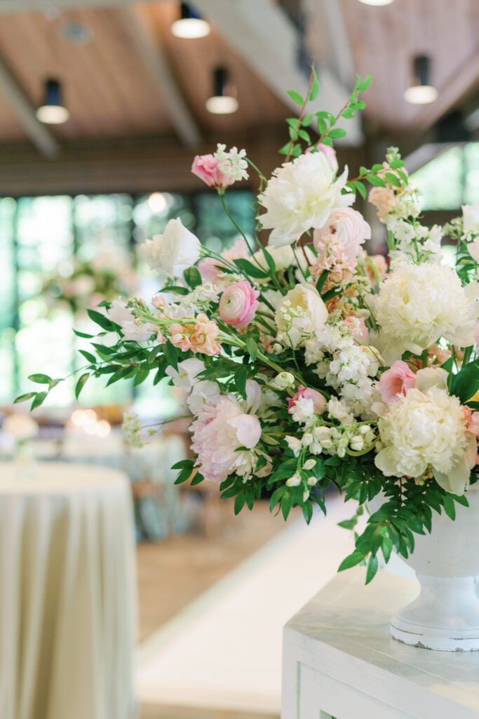 white and pink wedding flowers
