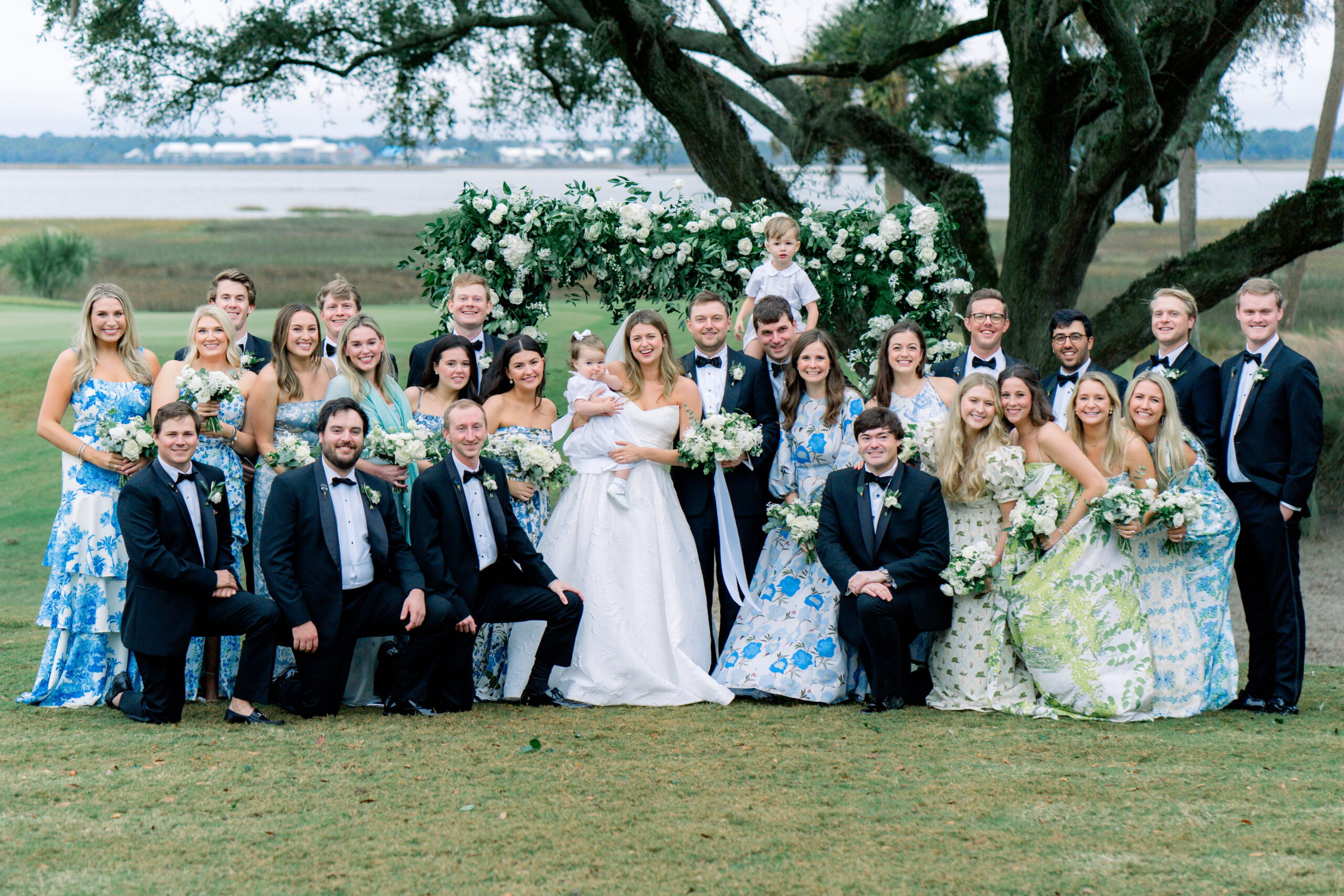 Full bridal party big group photo. 