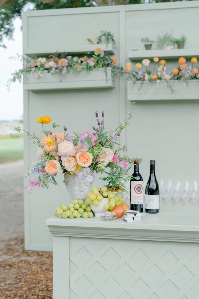 Light green wedding bar with sculpture accents. 