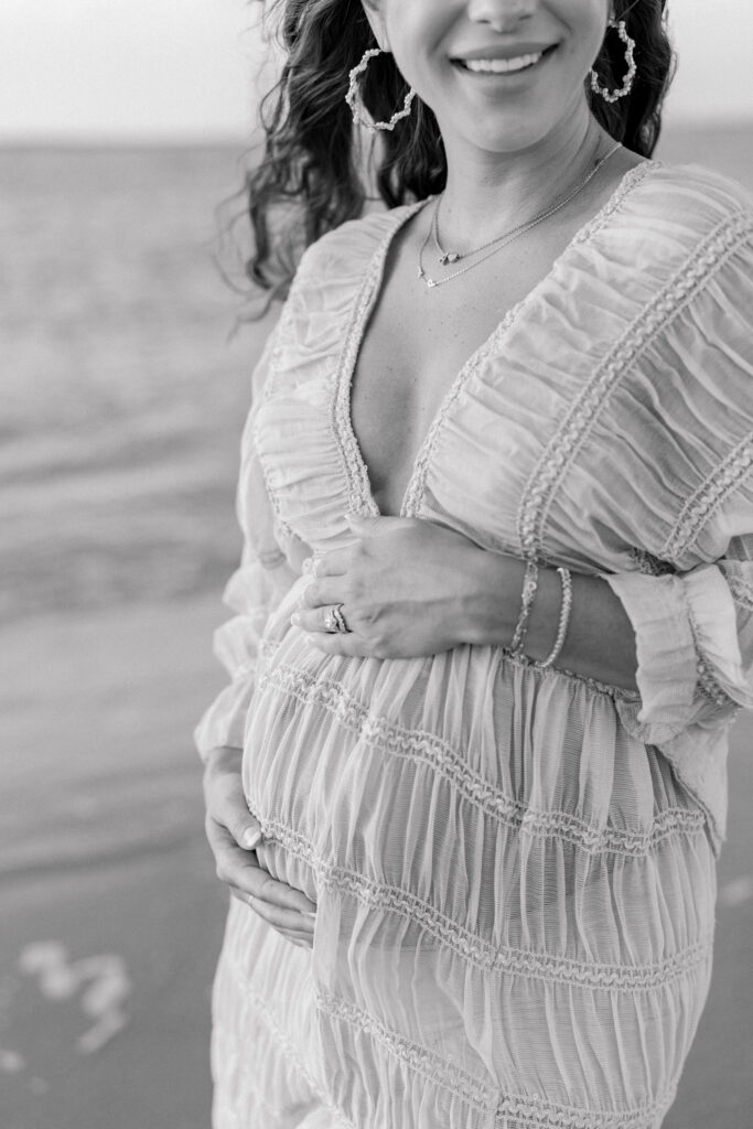 Black and white photo. Charleston maternity photos. 