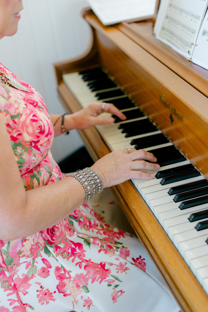 Live organ played at wedding ceremony. 