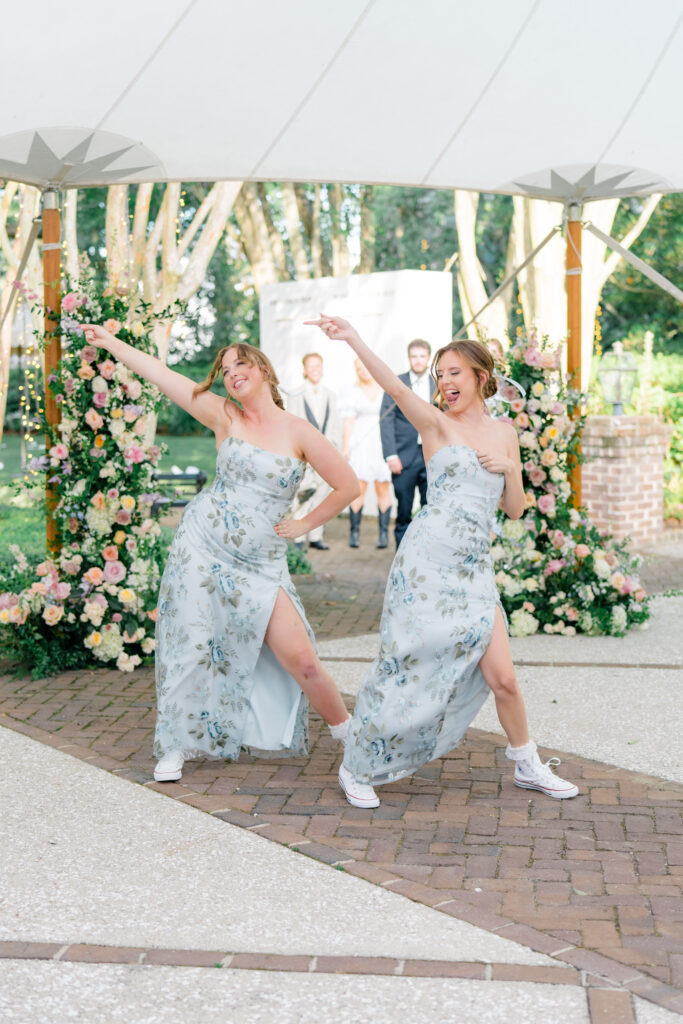 Coordinated bridesmaid entrance. Fun bridesmaids make and entrance and strike a pose. 