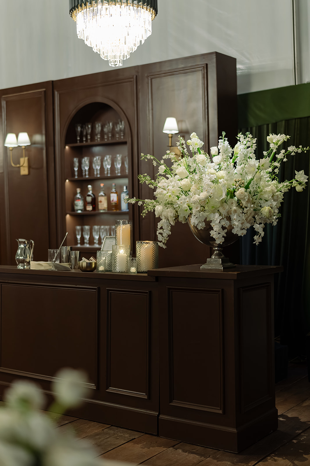 Brown bar with white pedestal flowers.