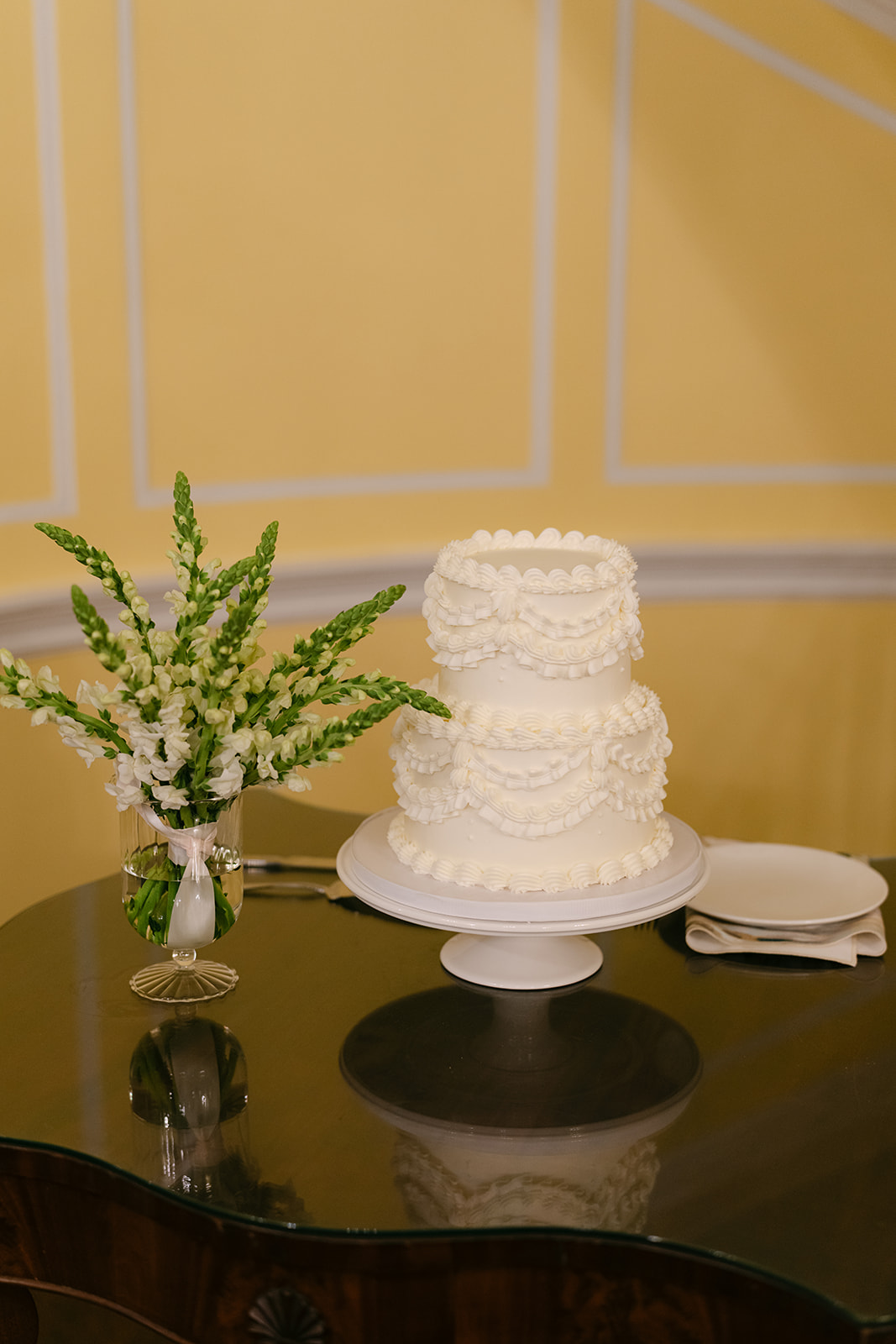2 tier wedding cake with classic design. 