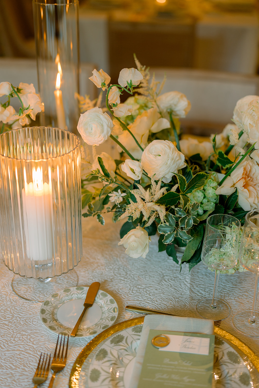 White and green wedding tabletop flowers. 