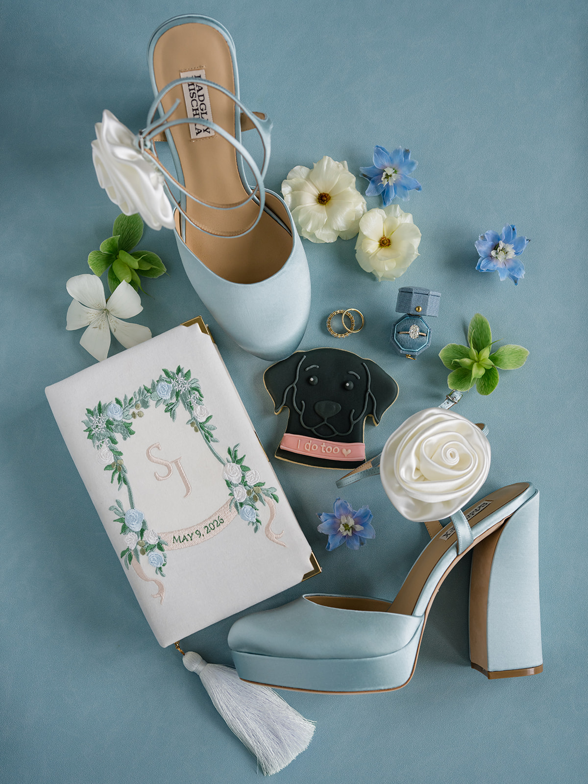 Blue heels with white flower design. Brides details.